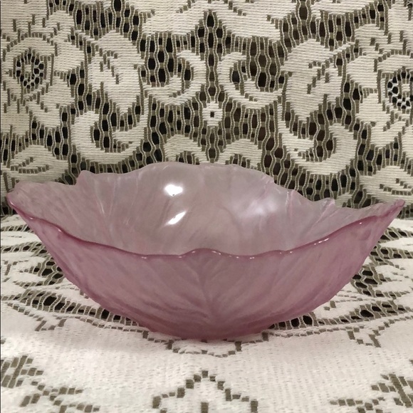 Other - 🏆Pink Frosted Glass Lettuce Leaf Bowl